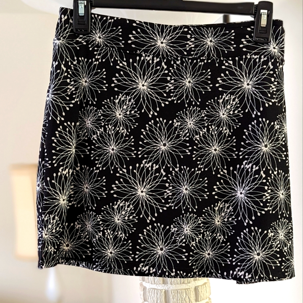 NWOT black and white design Costco Skort
